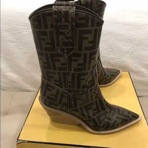 Fendi cowboy boots 37